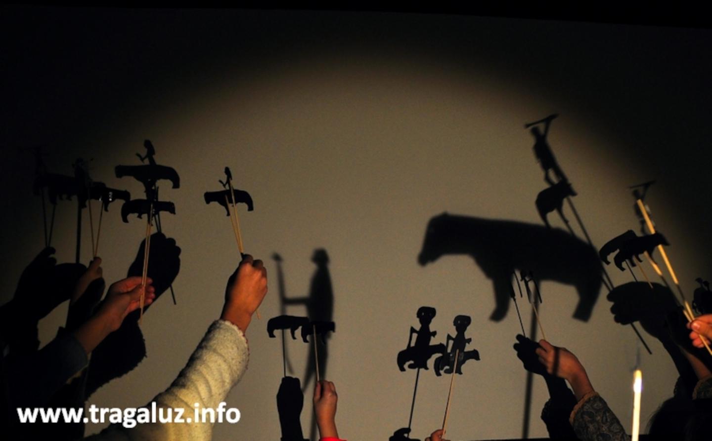 Taller de sombras en el Centro de Arte Rupestre de Tito Bustillo
