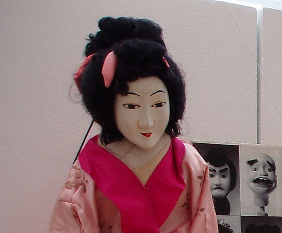 Curso construye un títere de bunraku